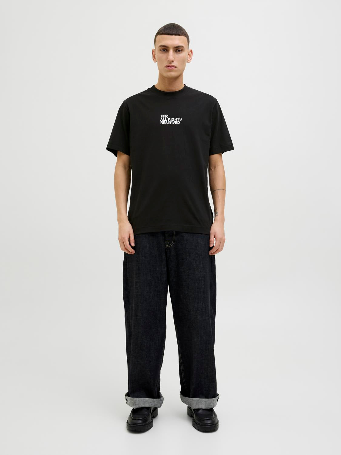 model_shot-front_full