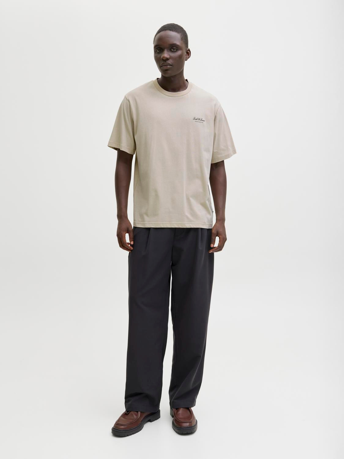 model_shot-front_full