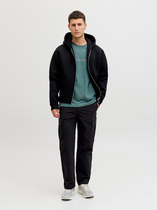 model_shot-front_full