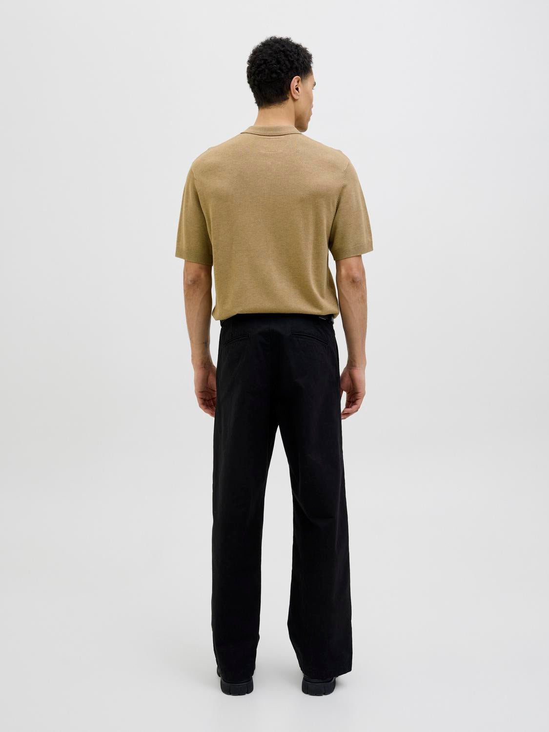 model_shot-back