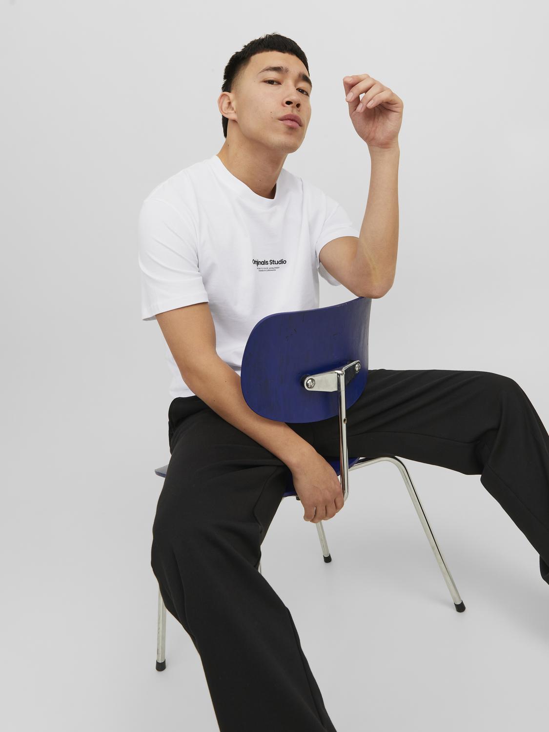 model_shot-creative