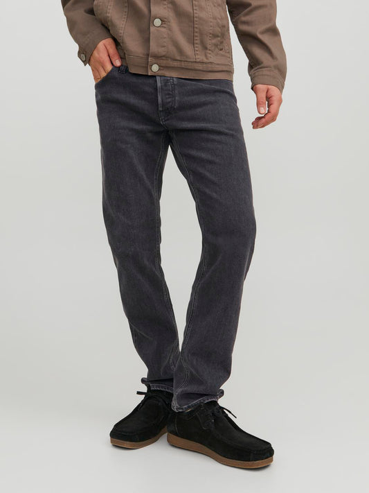 model_shot-front