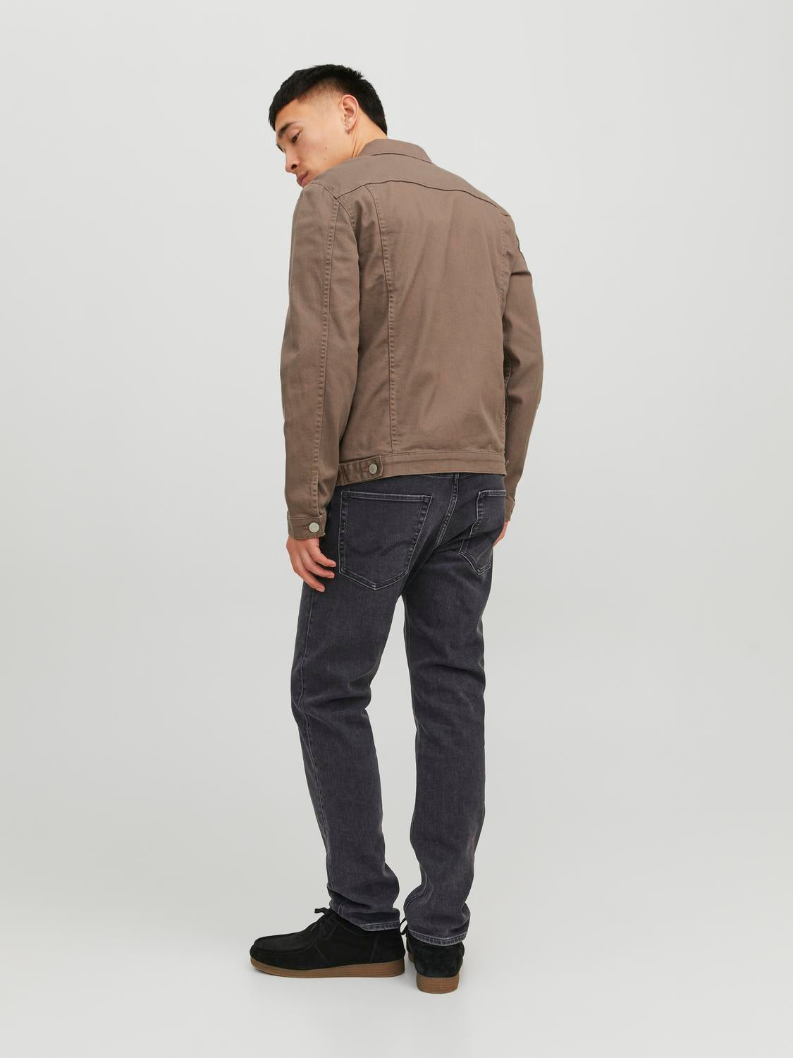 model_shot-back