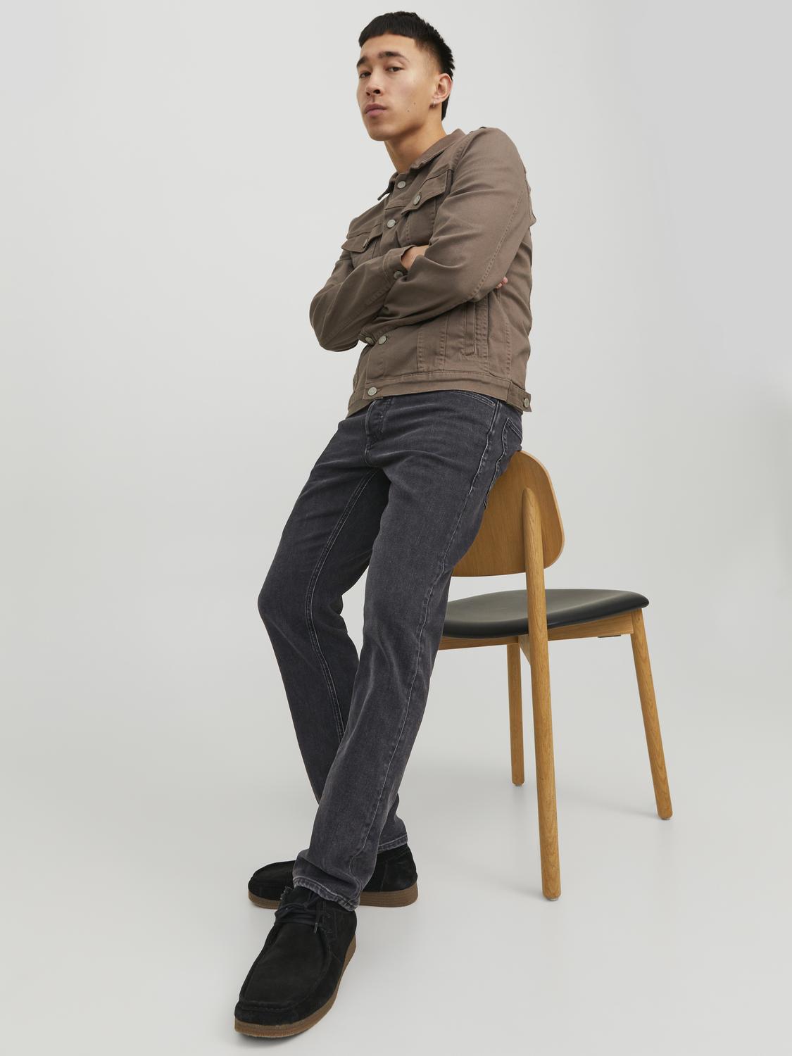 model_shot-creative