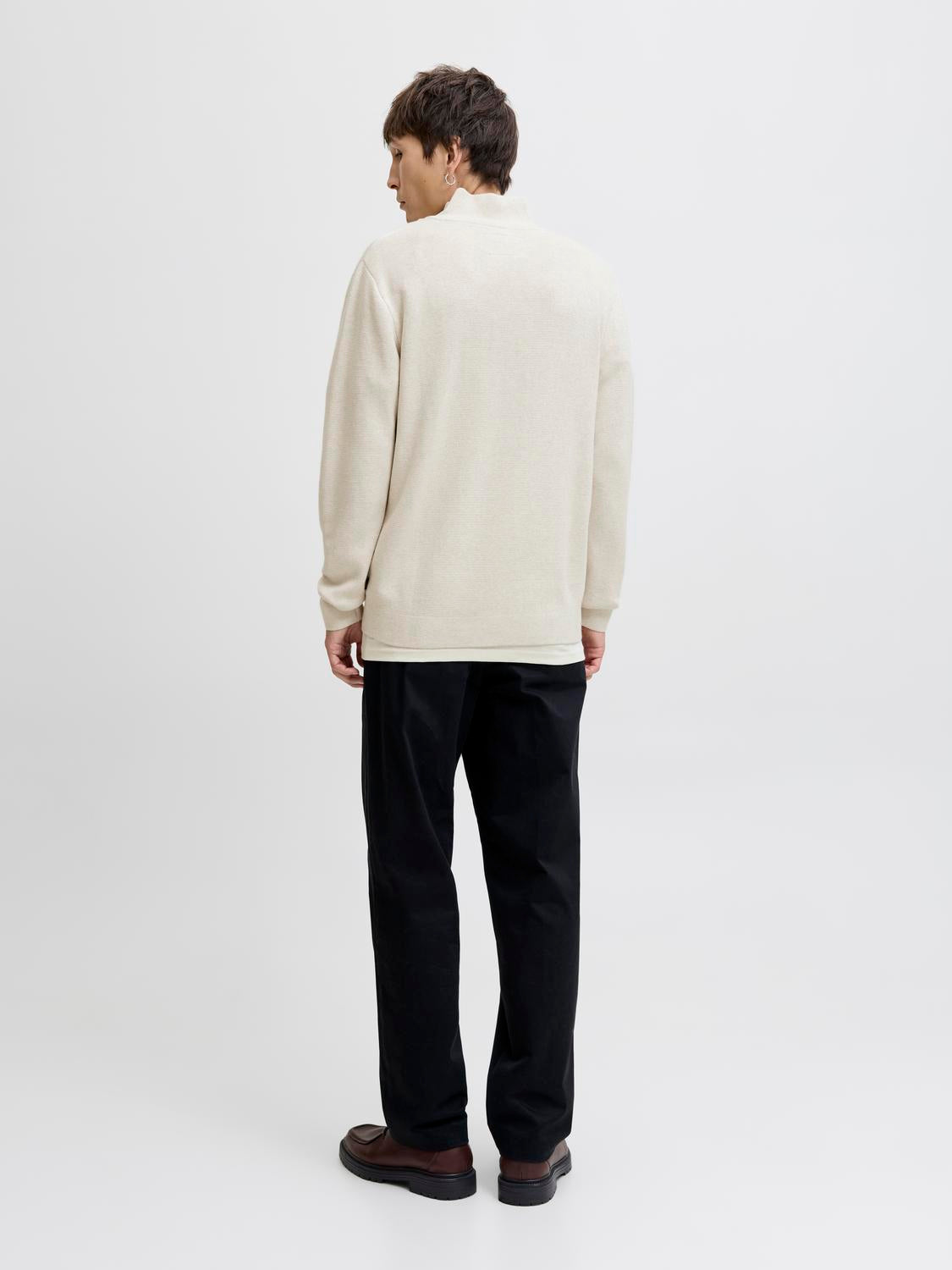 model_shot-back