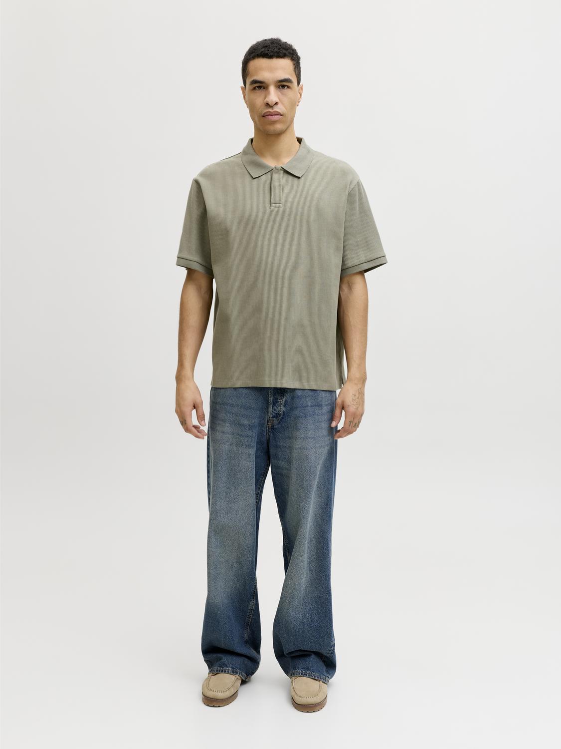 model_shot-front_full