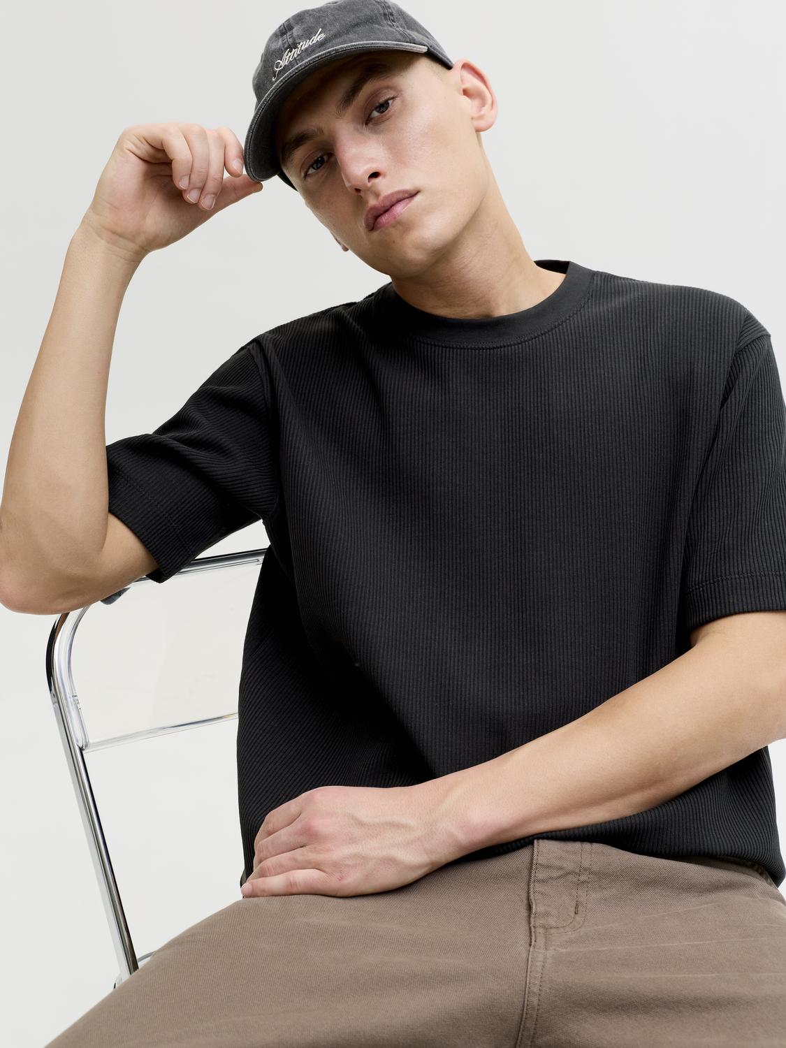 model_shot-creative