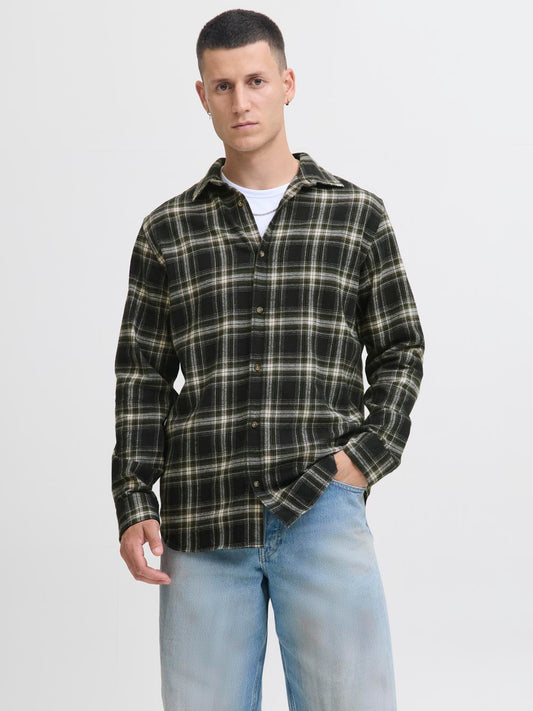 model_shot-front