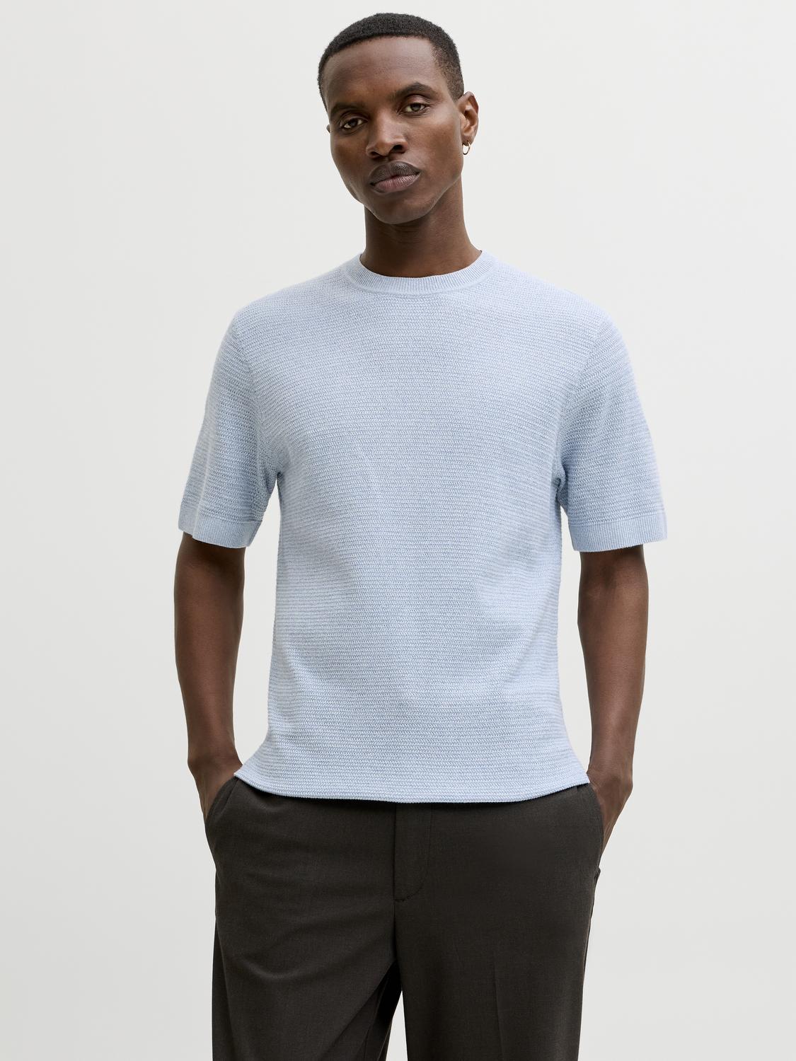model_shot-front