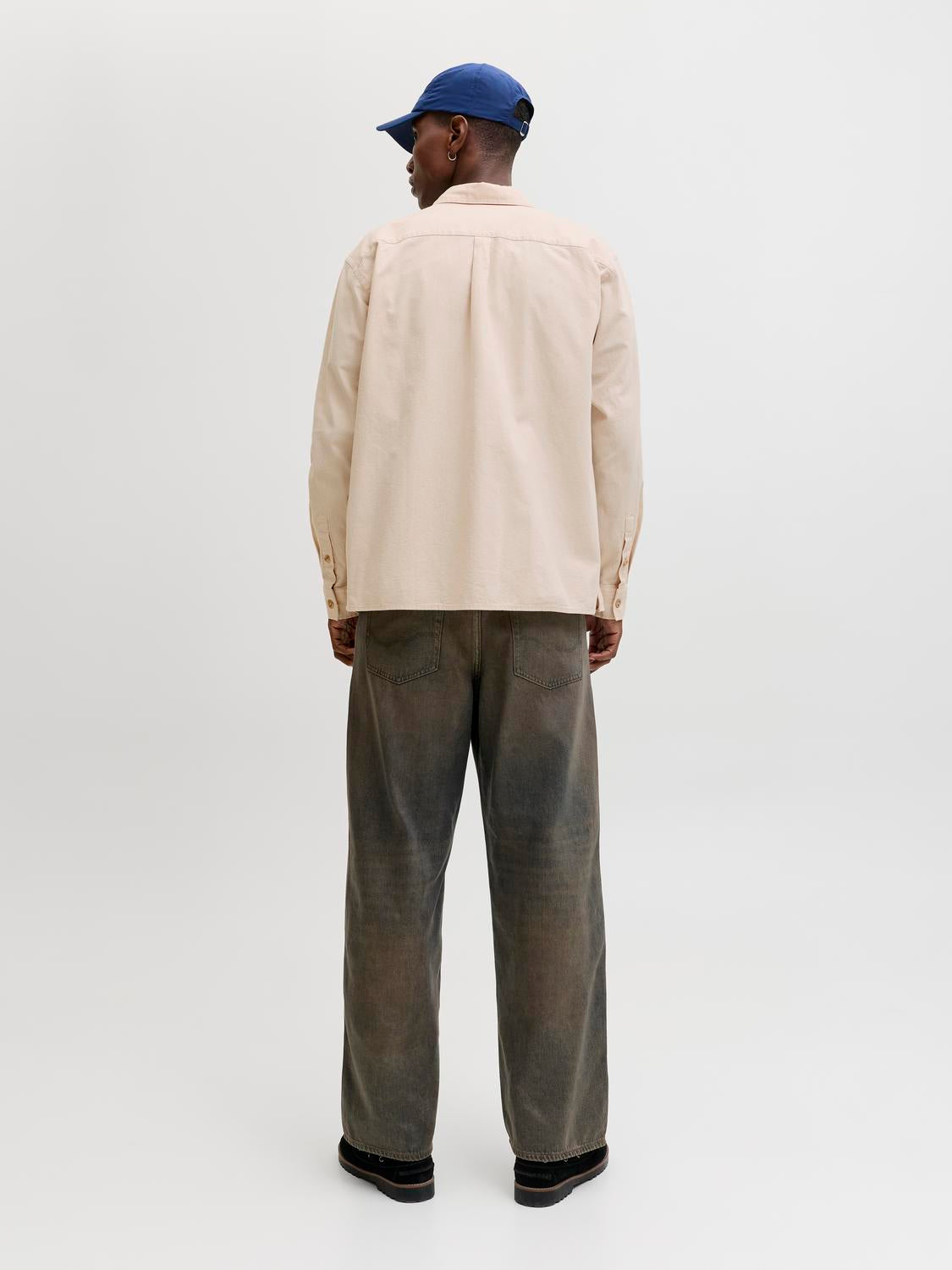 model_shot-back