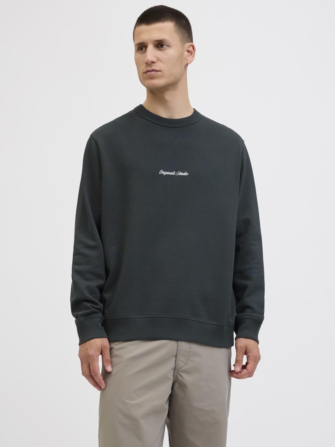 model_shot-front