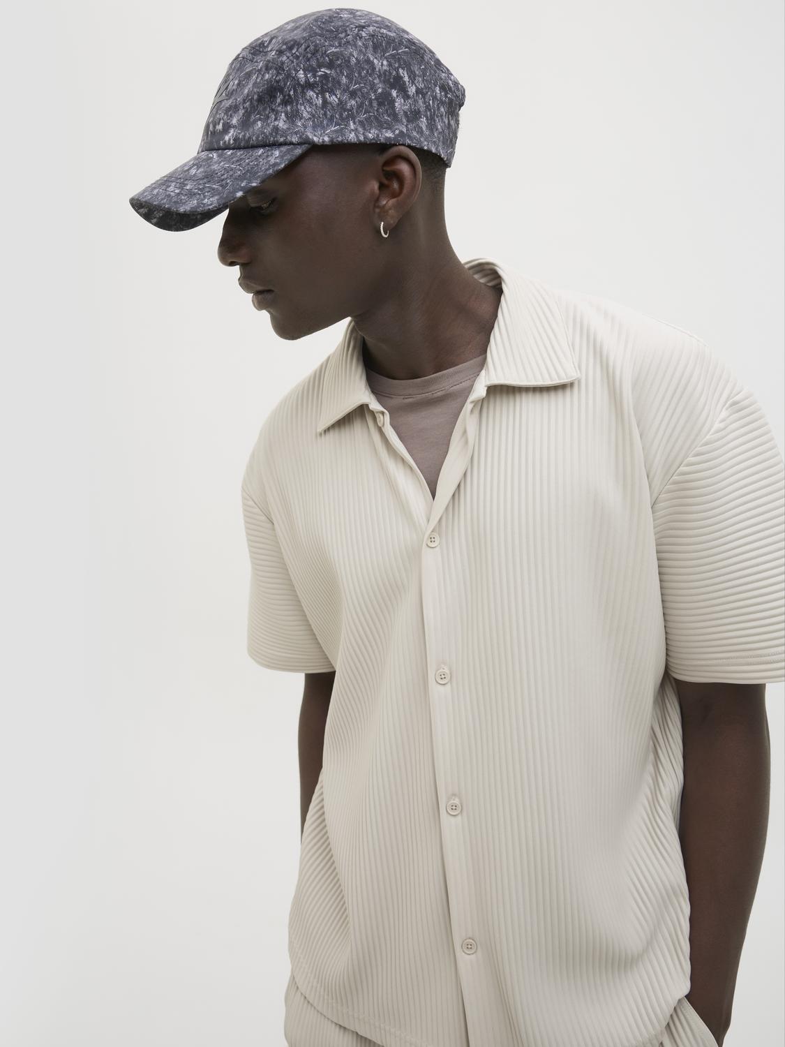 model_shot-creative