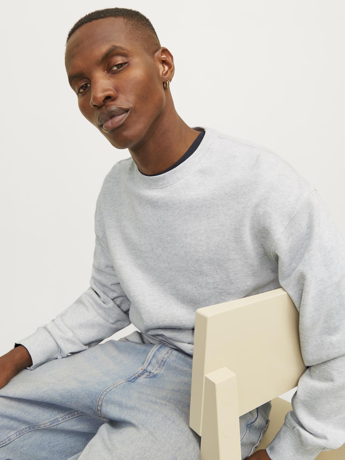 model_shot-creative