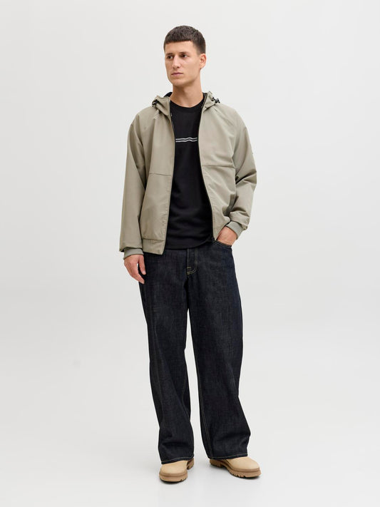 model_shot-front_full