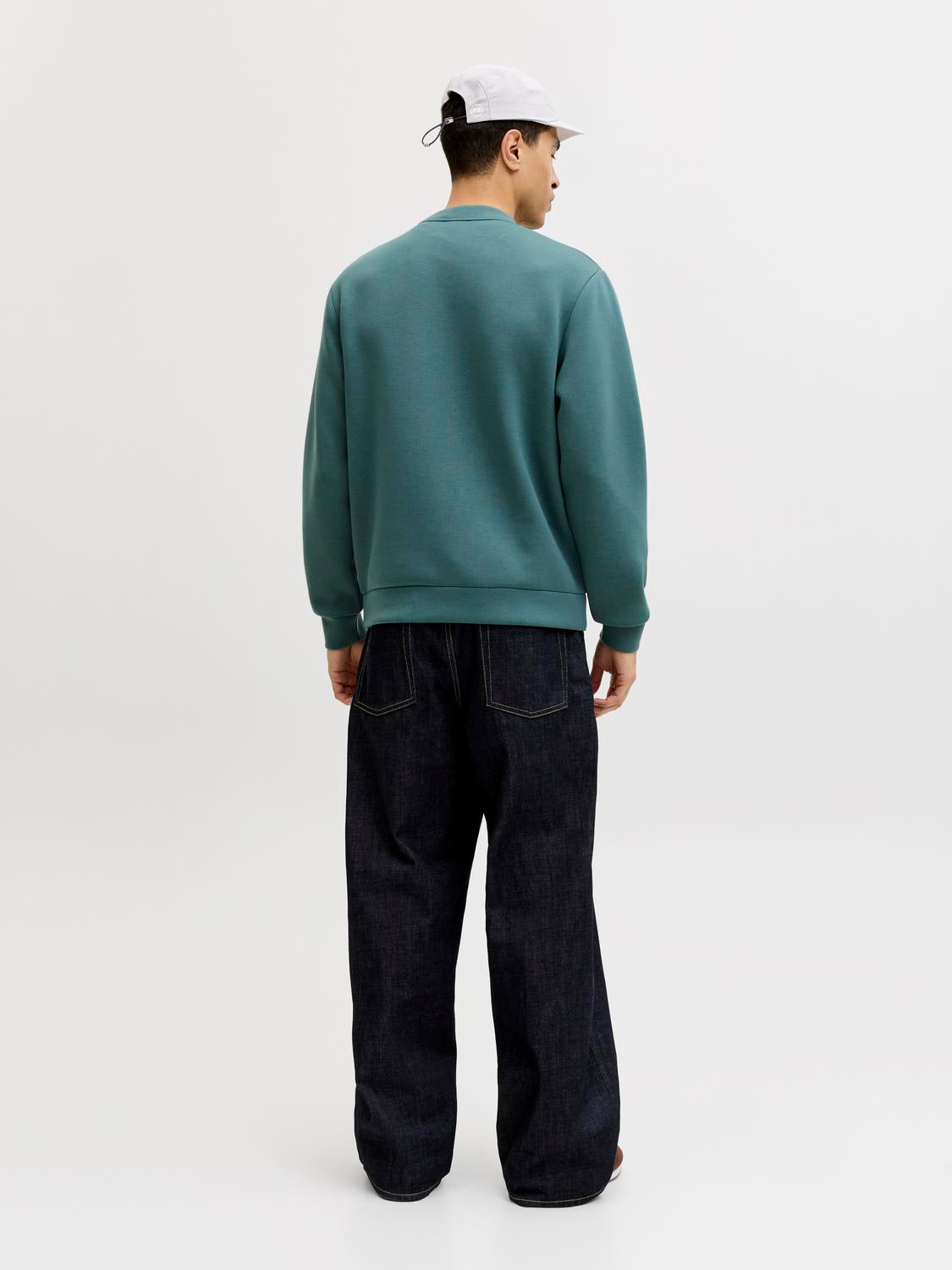 model_shot-back