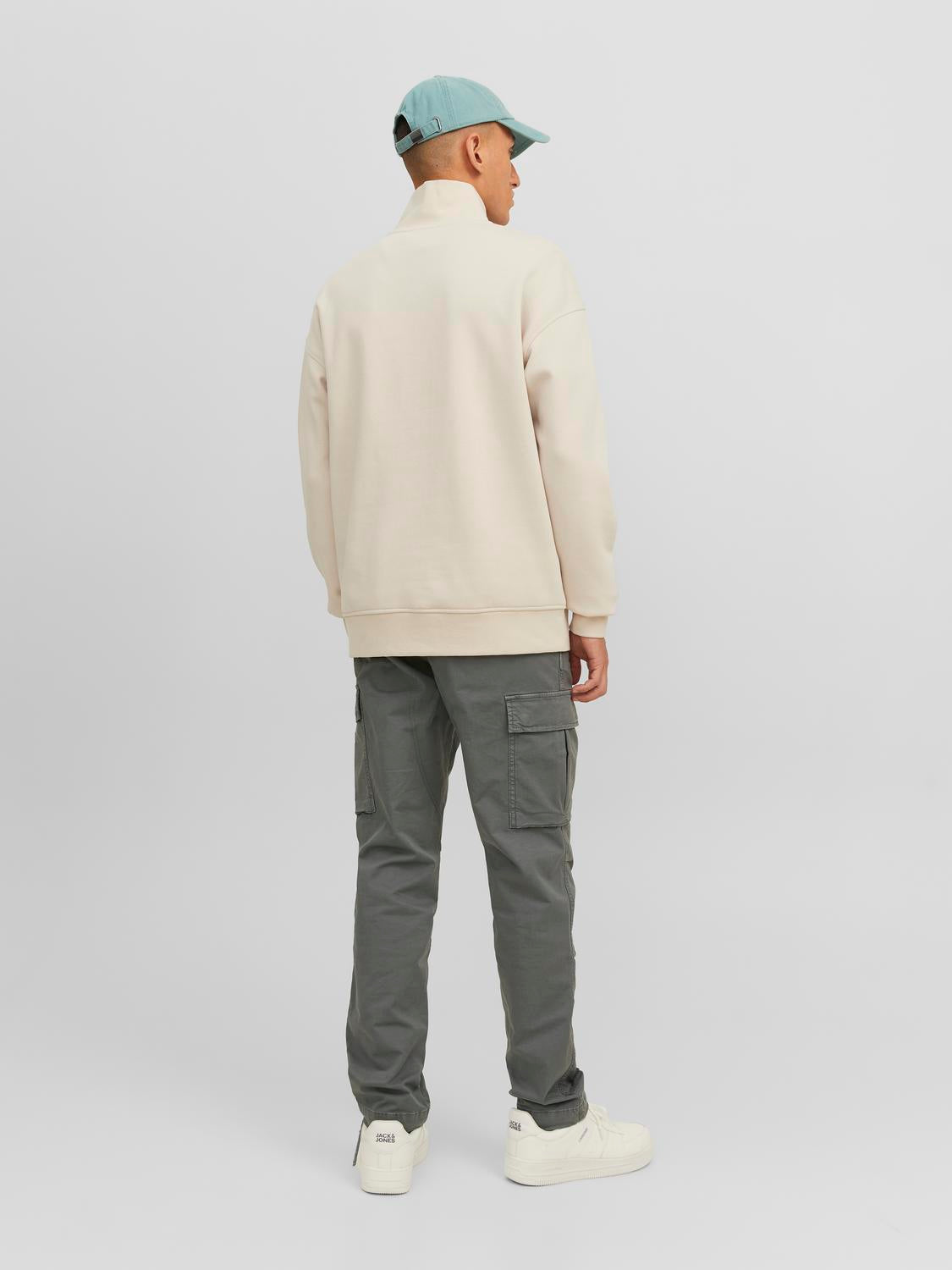 model_shot-back