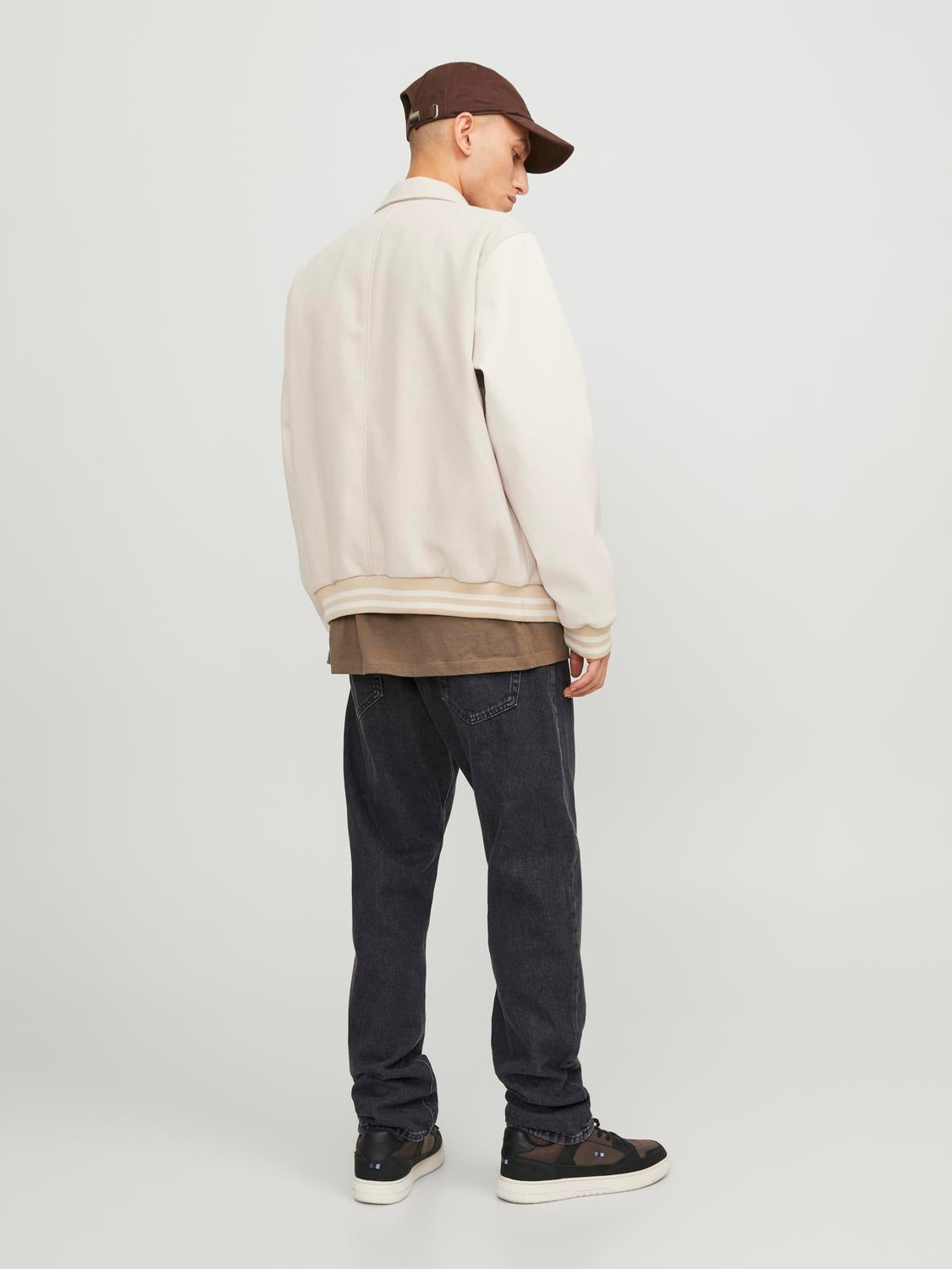 model_shot-back