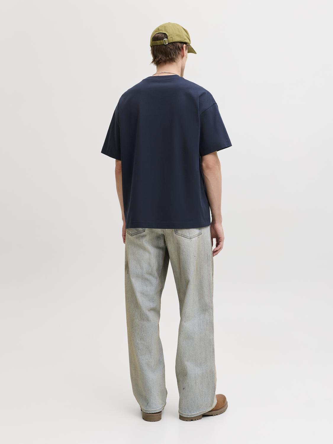 model_shot-back