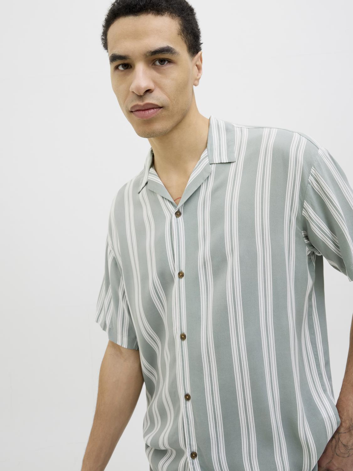 model_shot-creative