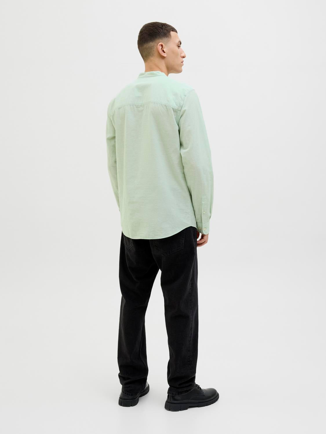 model_shot-back