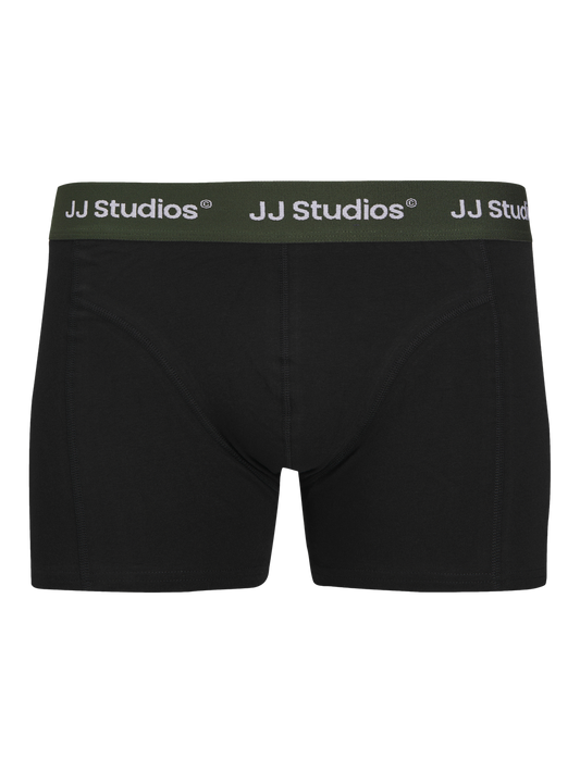 model_shot-front