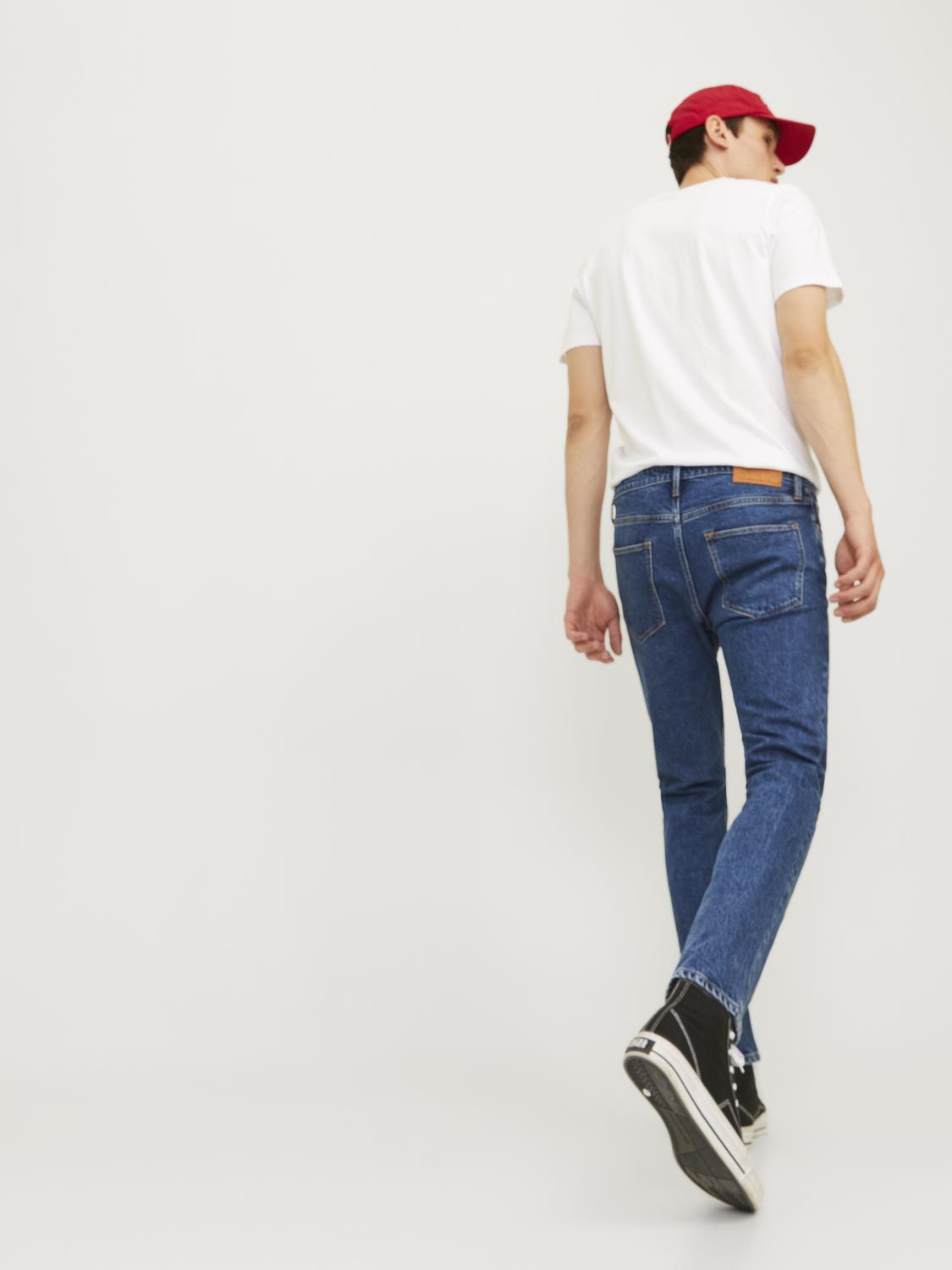 model_shot-creative