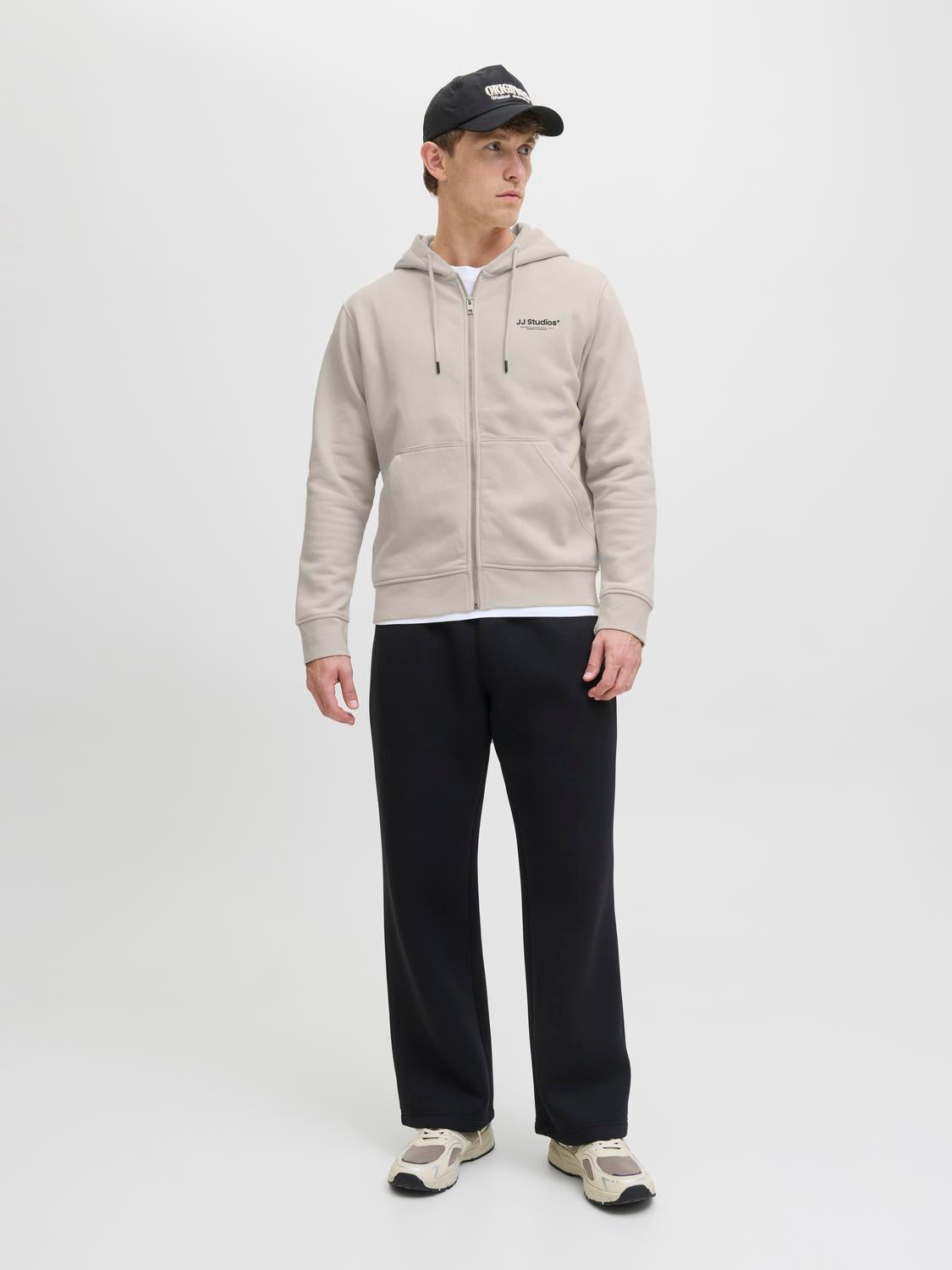 model_shot-front_full