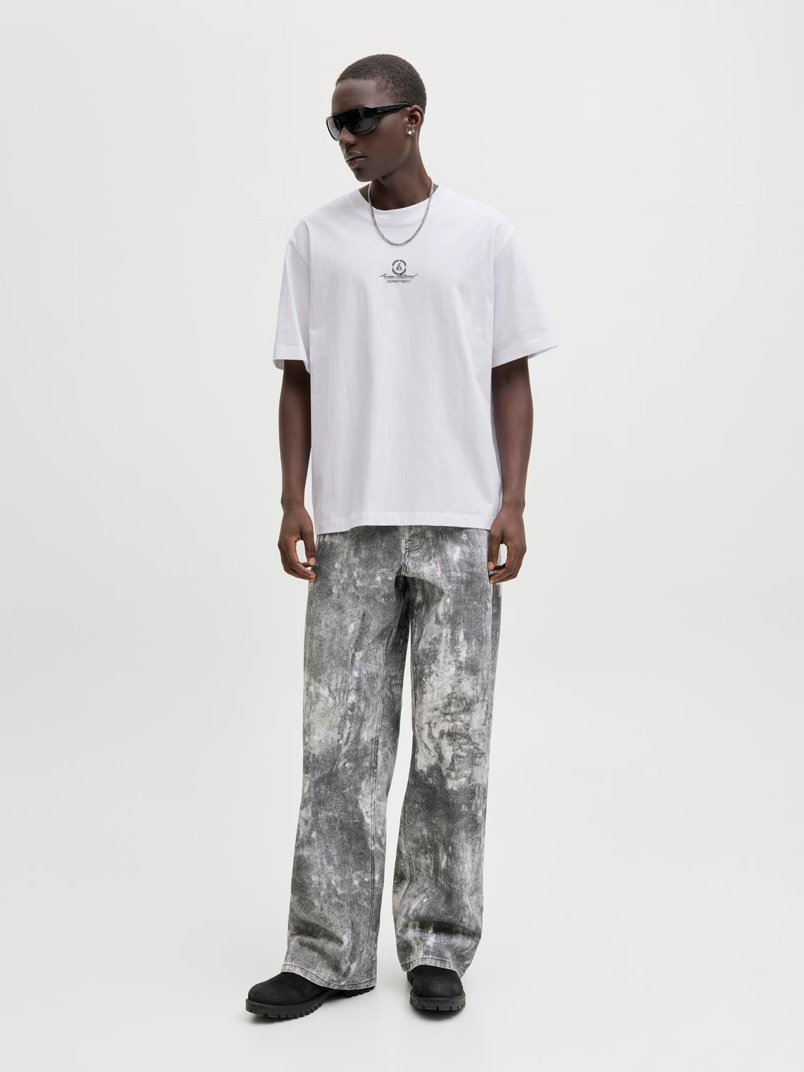 model_shot-front_full