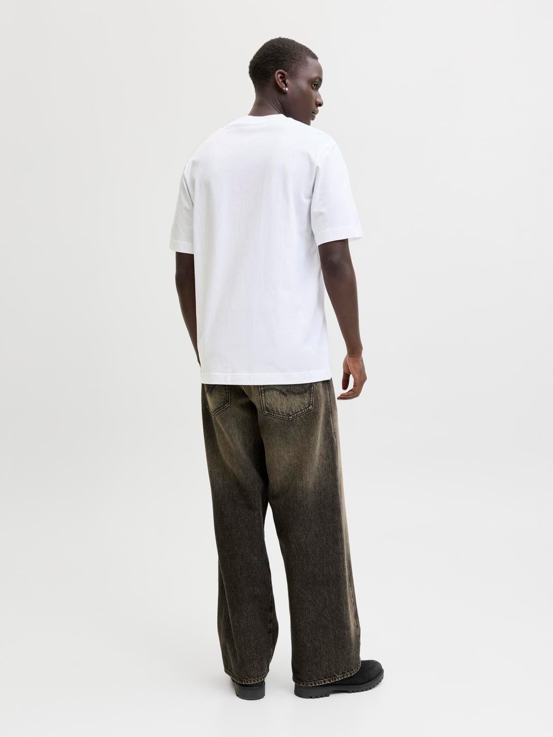 model_shot-back