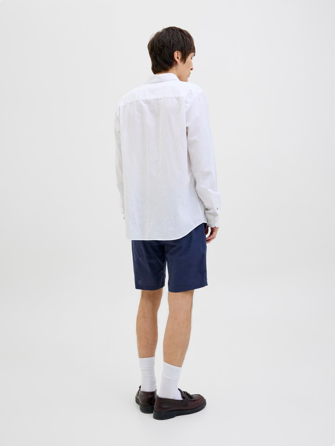 model_shot-back