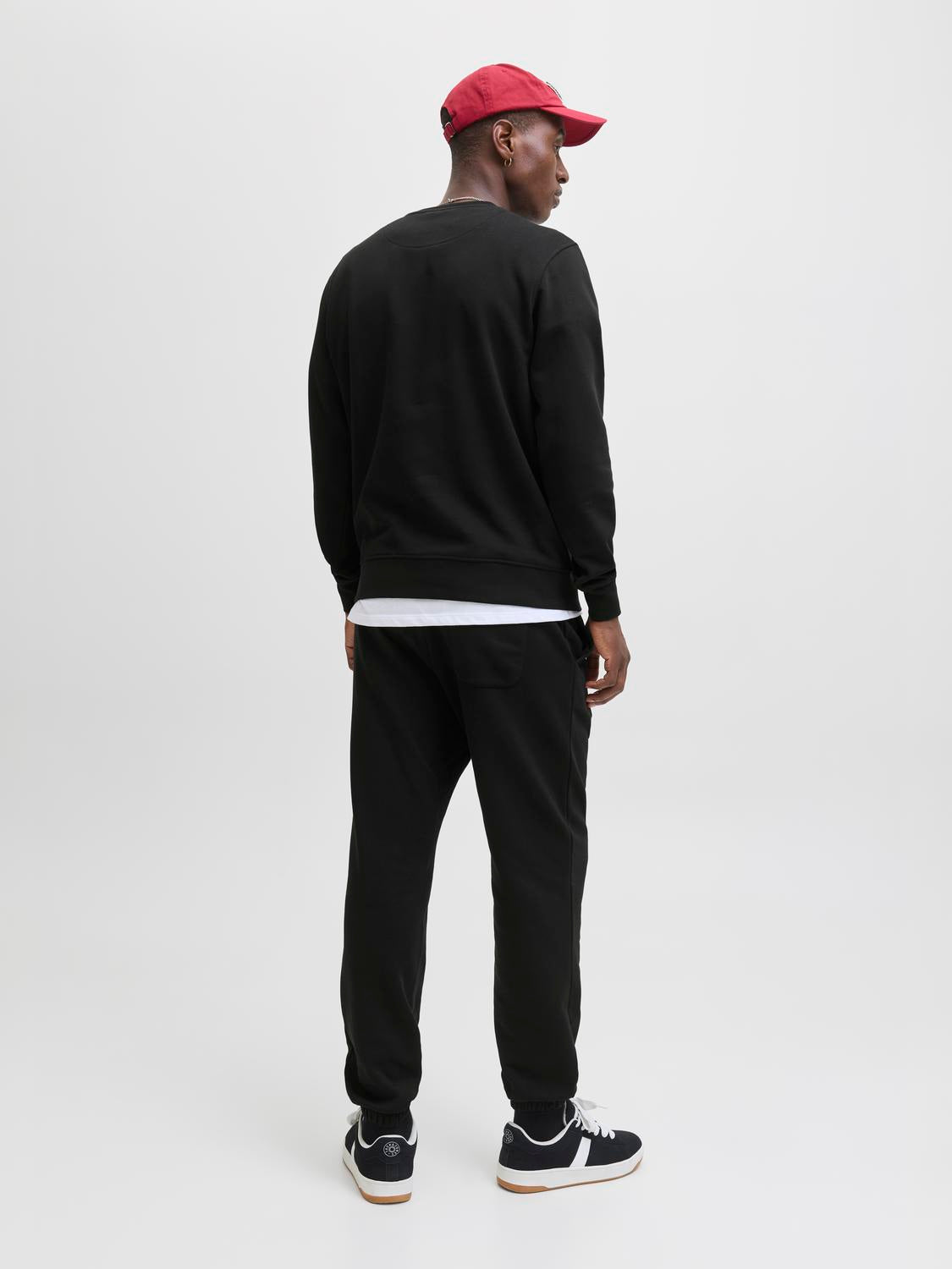 model_shot-back