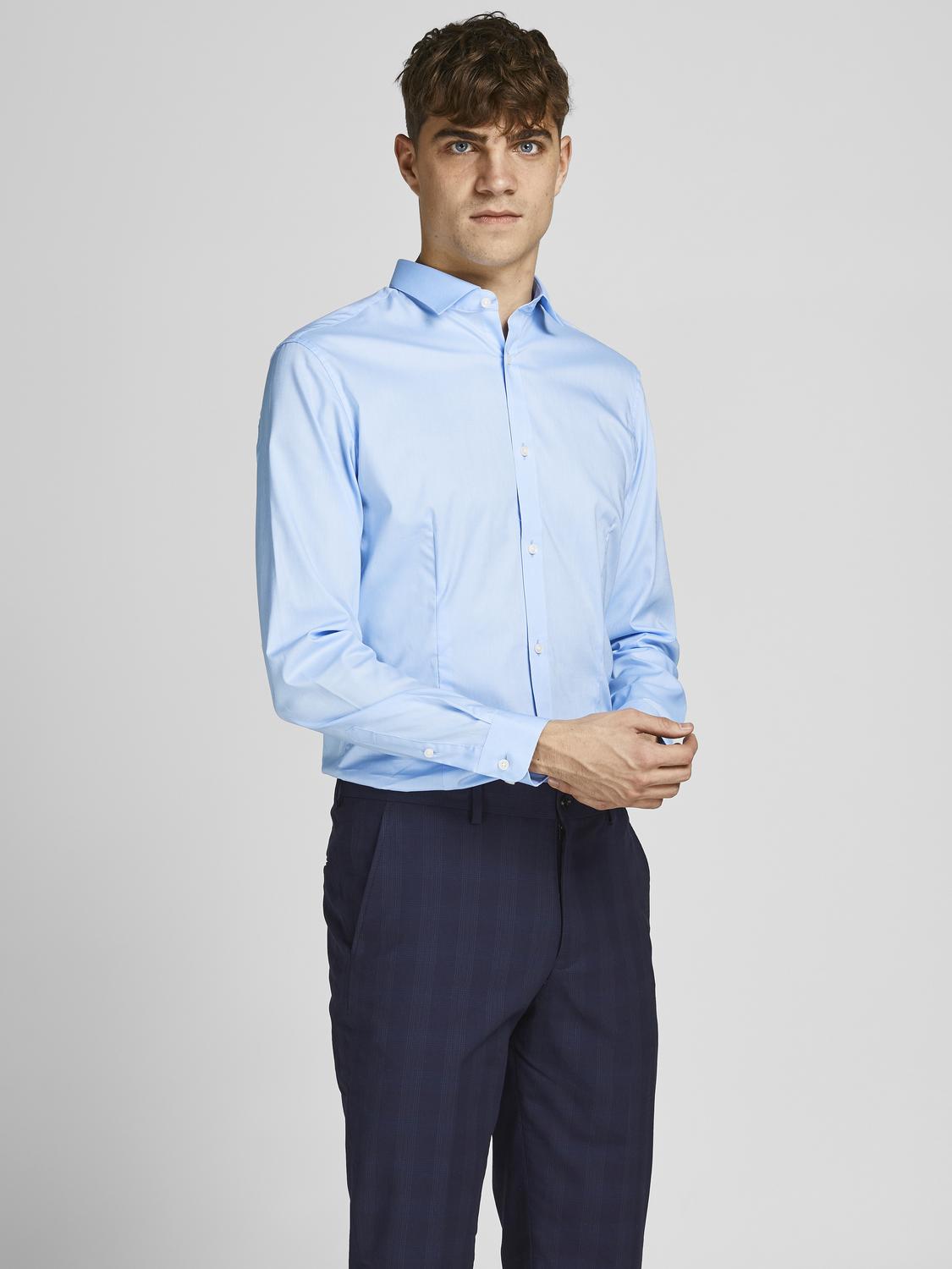 model_shot-front