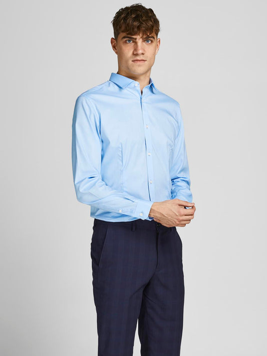 model_shot-front