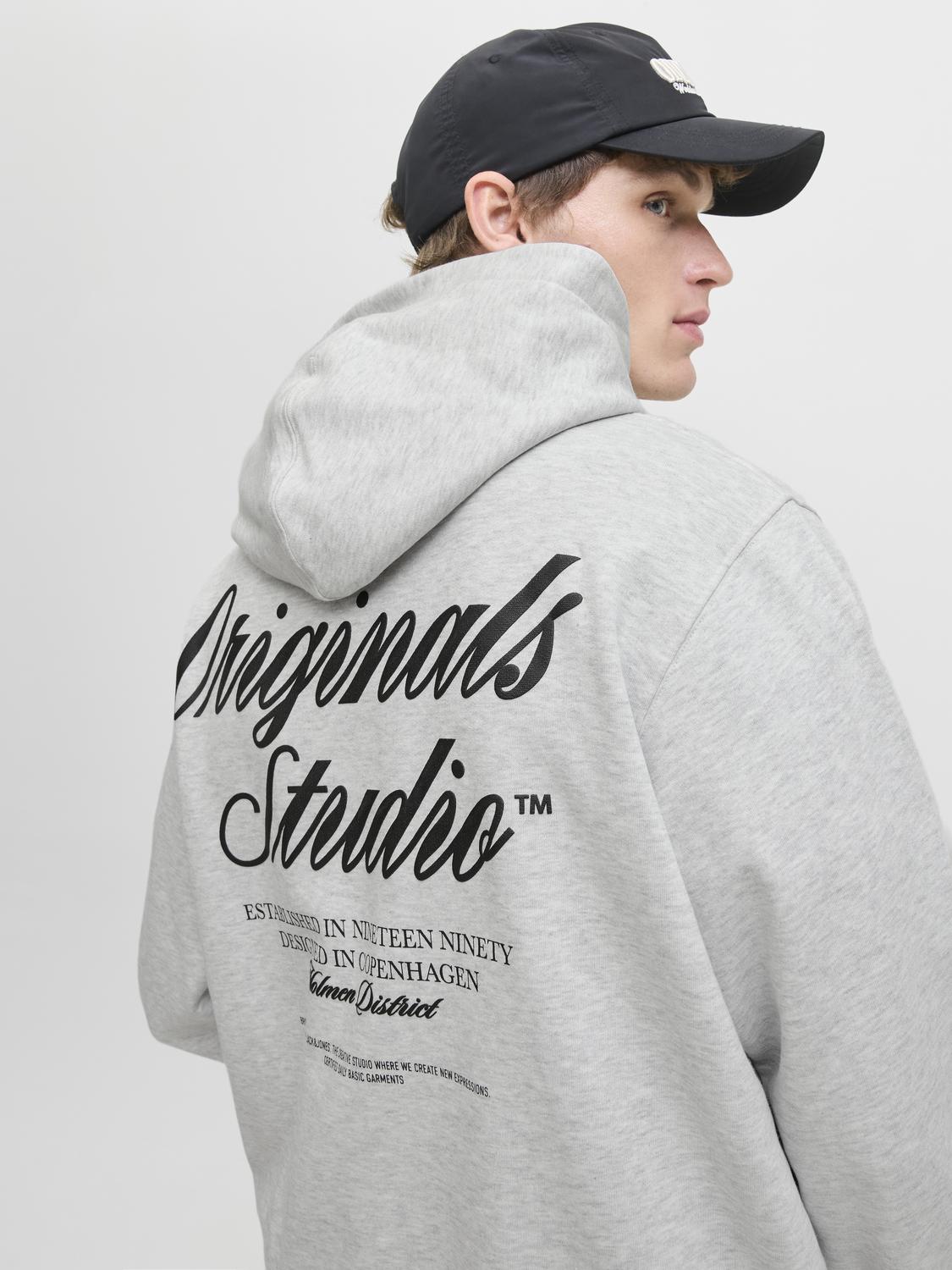 model_shot-creative