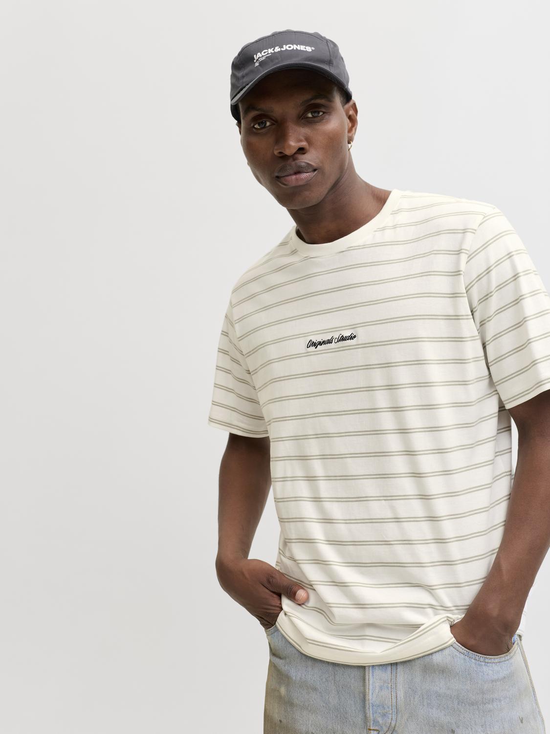 model_shot-creative