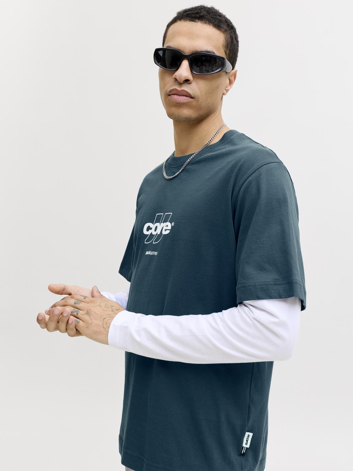 model_shot-creative