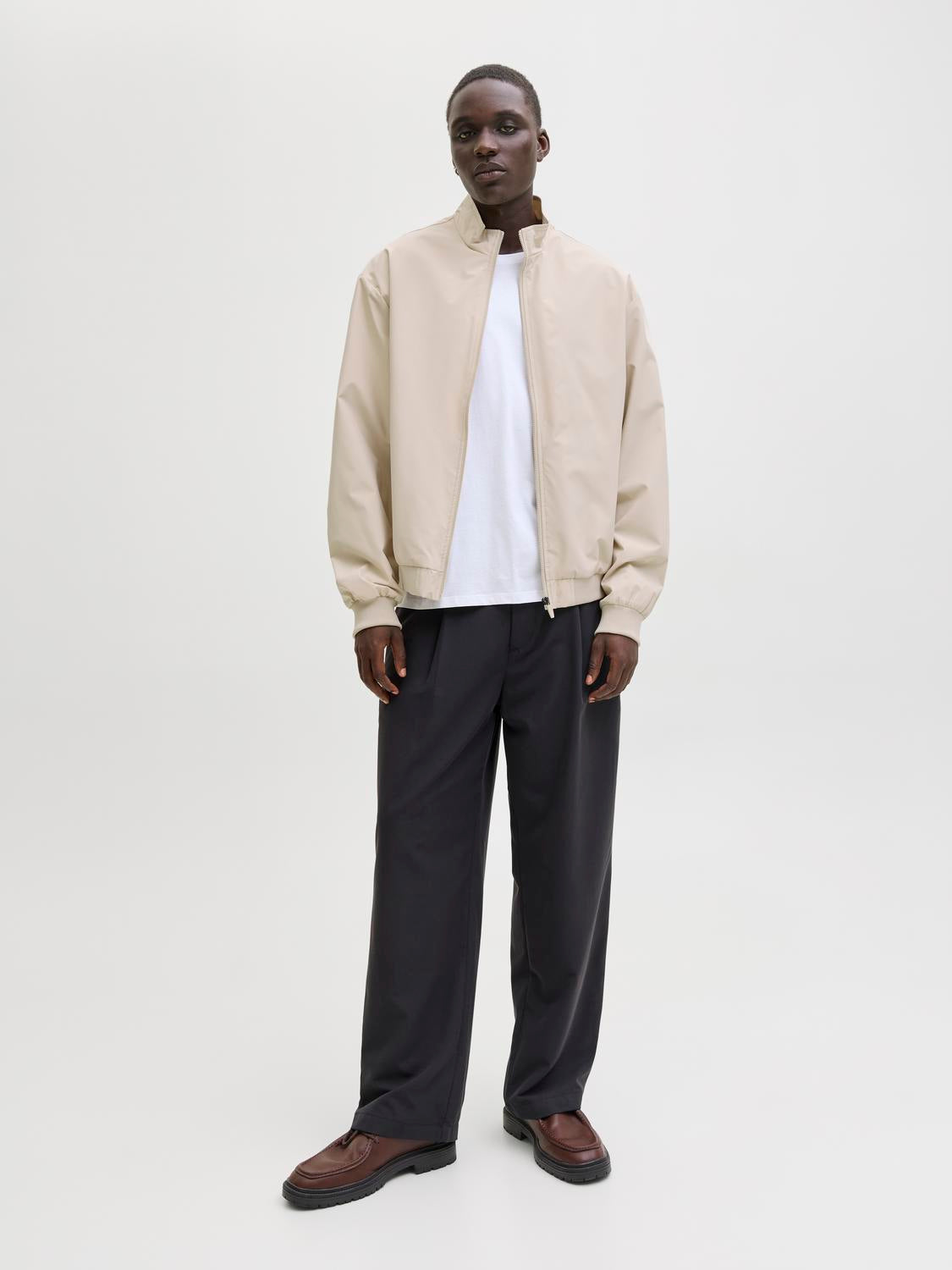 model_shot-front_full
