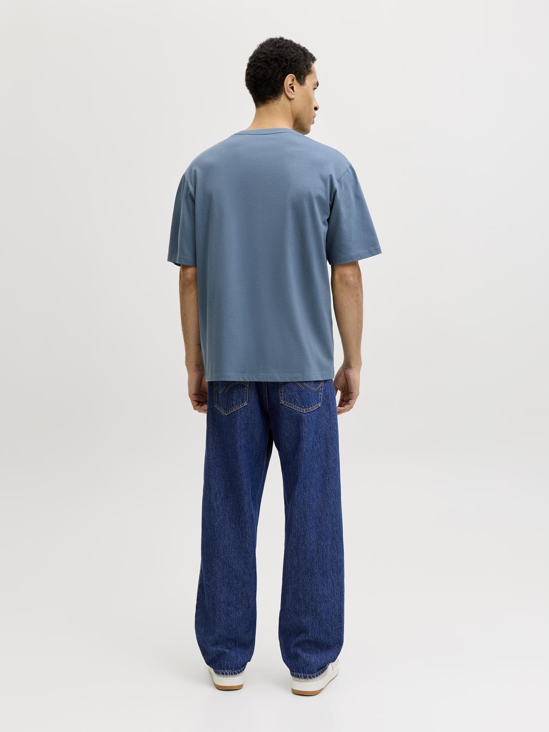 model_shot-back