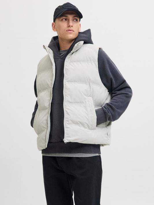 model_shot-front
