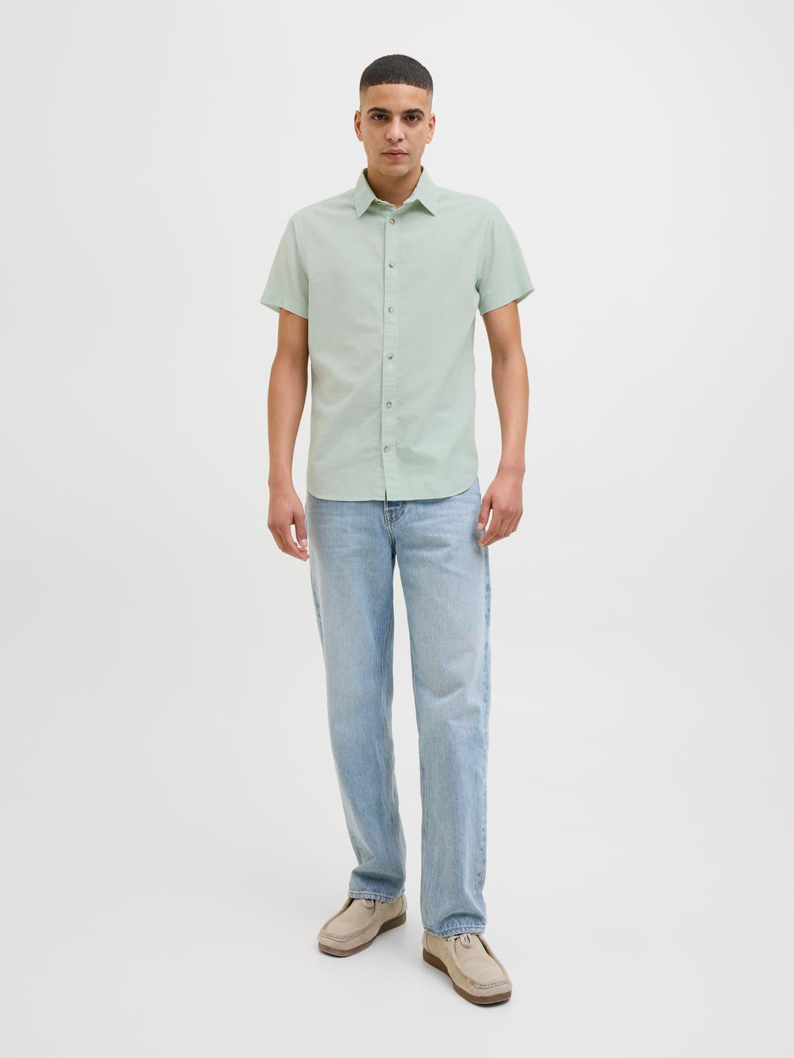 model_shot-front_full