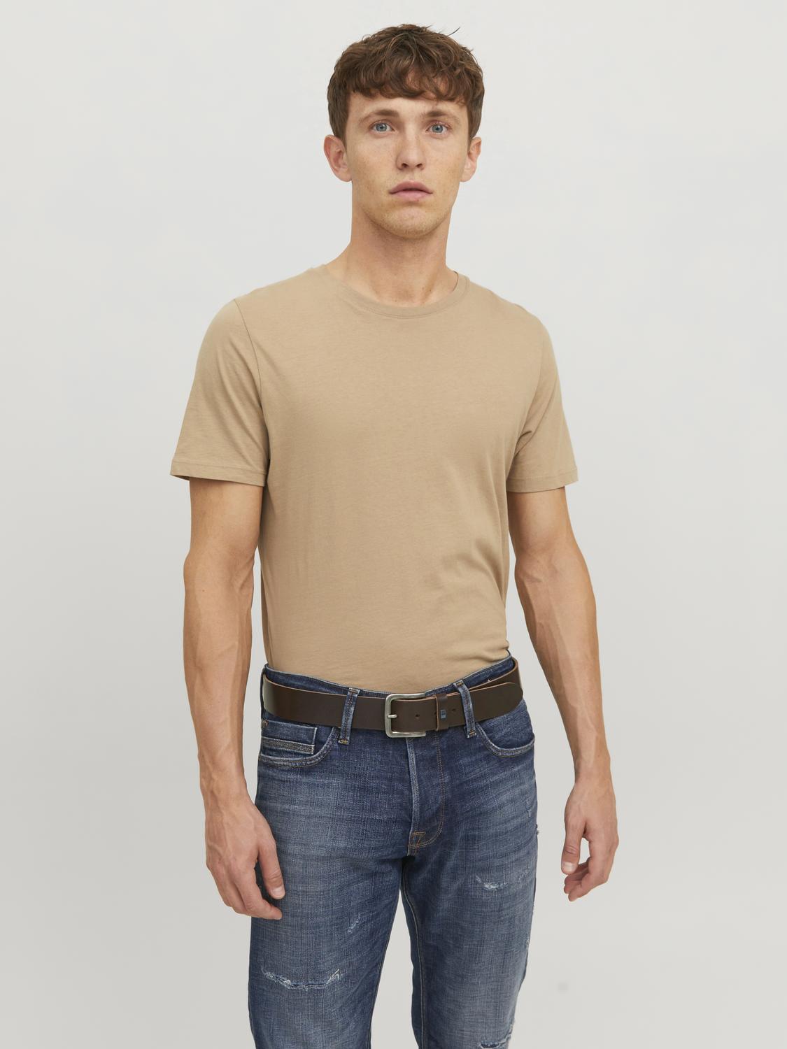 model_shot-front