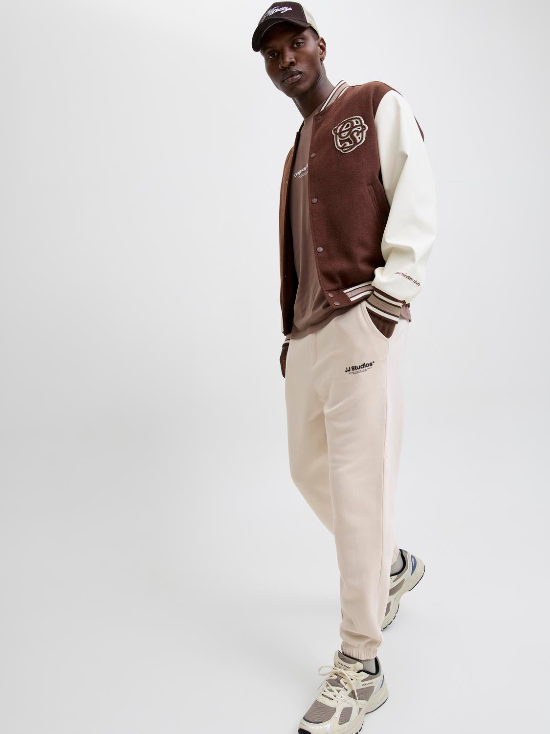 model_shot-creative