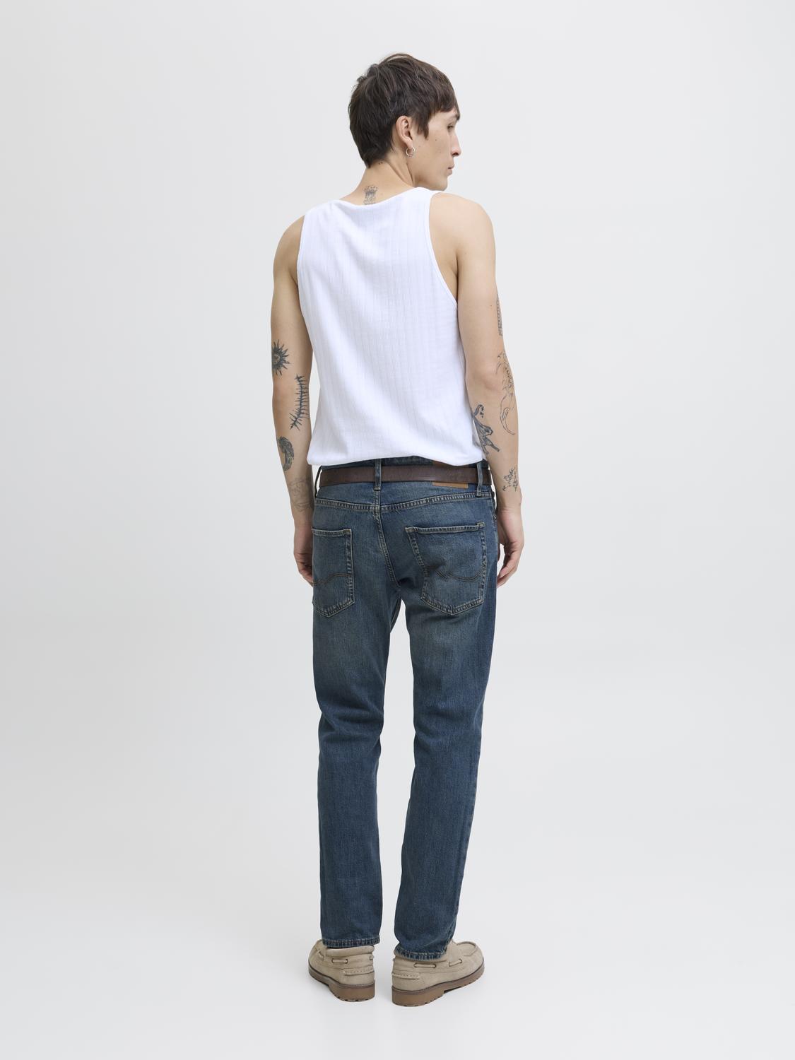 model_shot-back