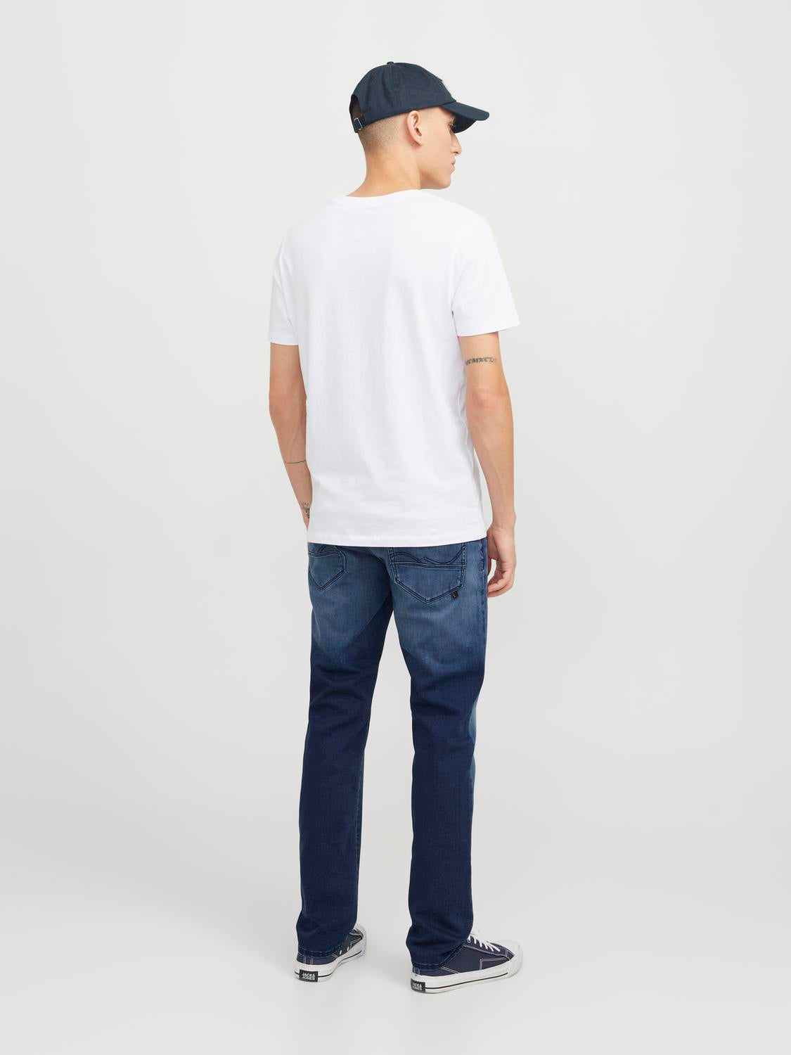 model_shot-back