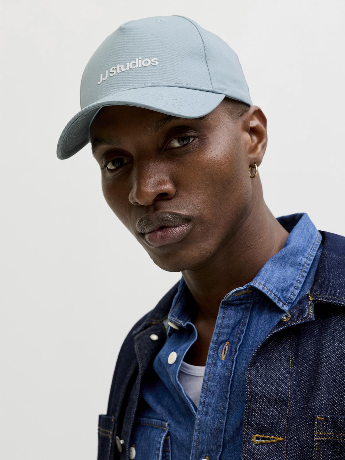 model_shot-creative