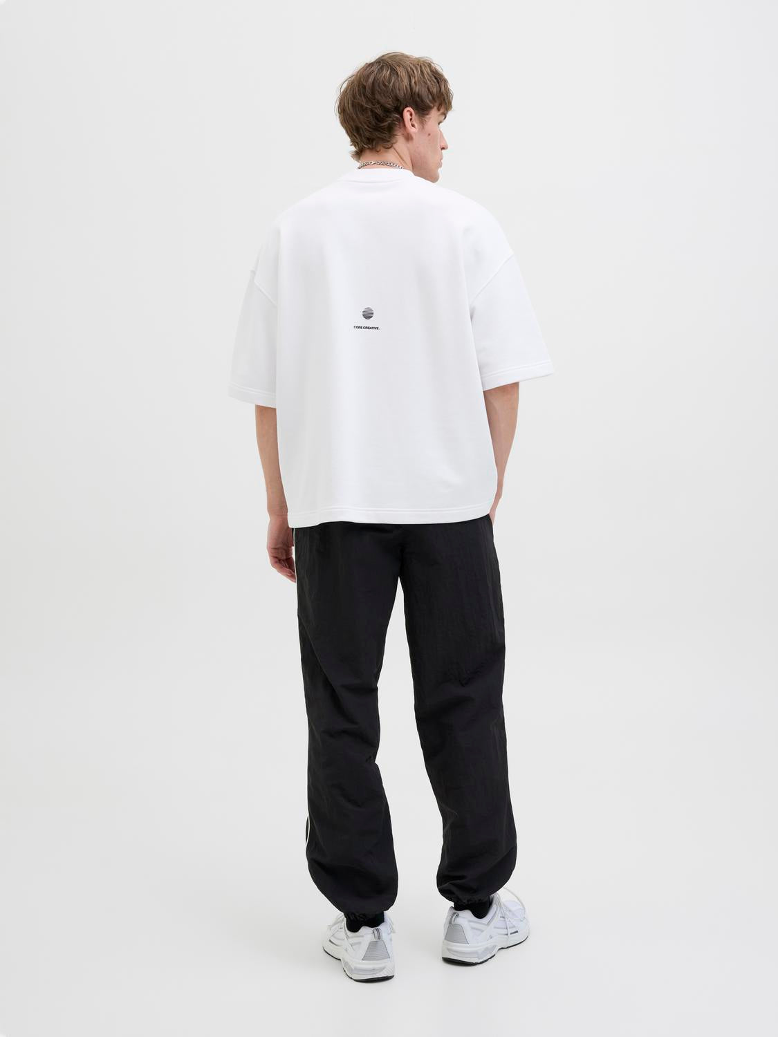 model_shot-back