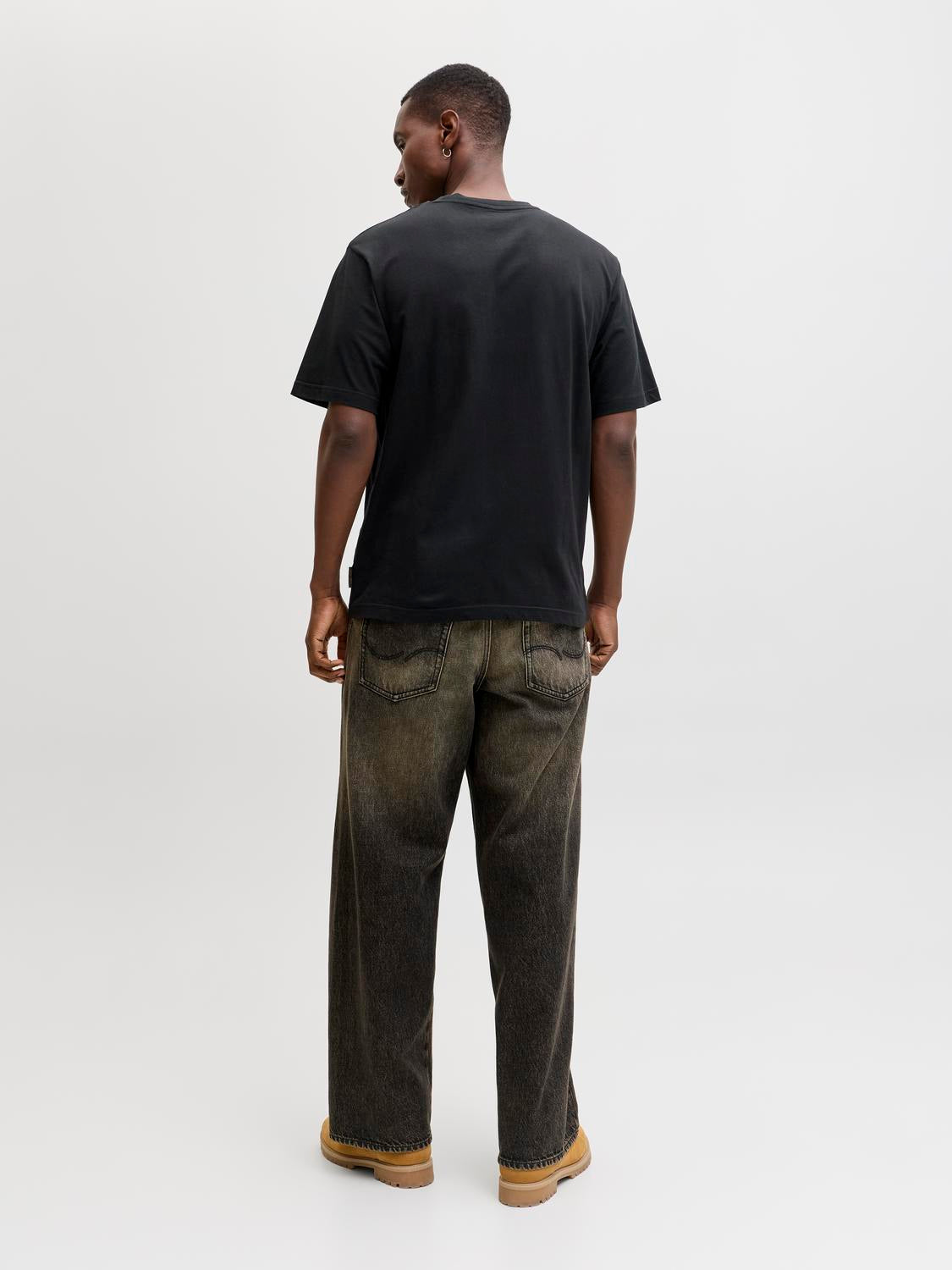 model_shot-back