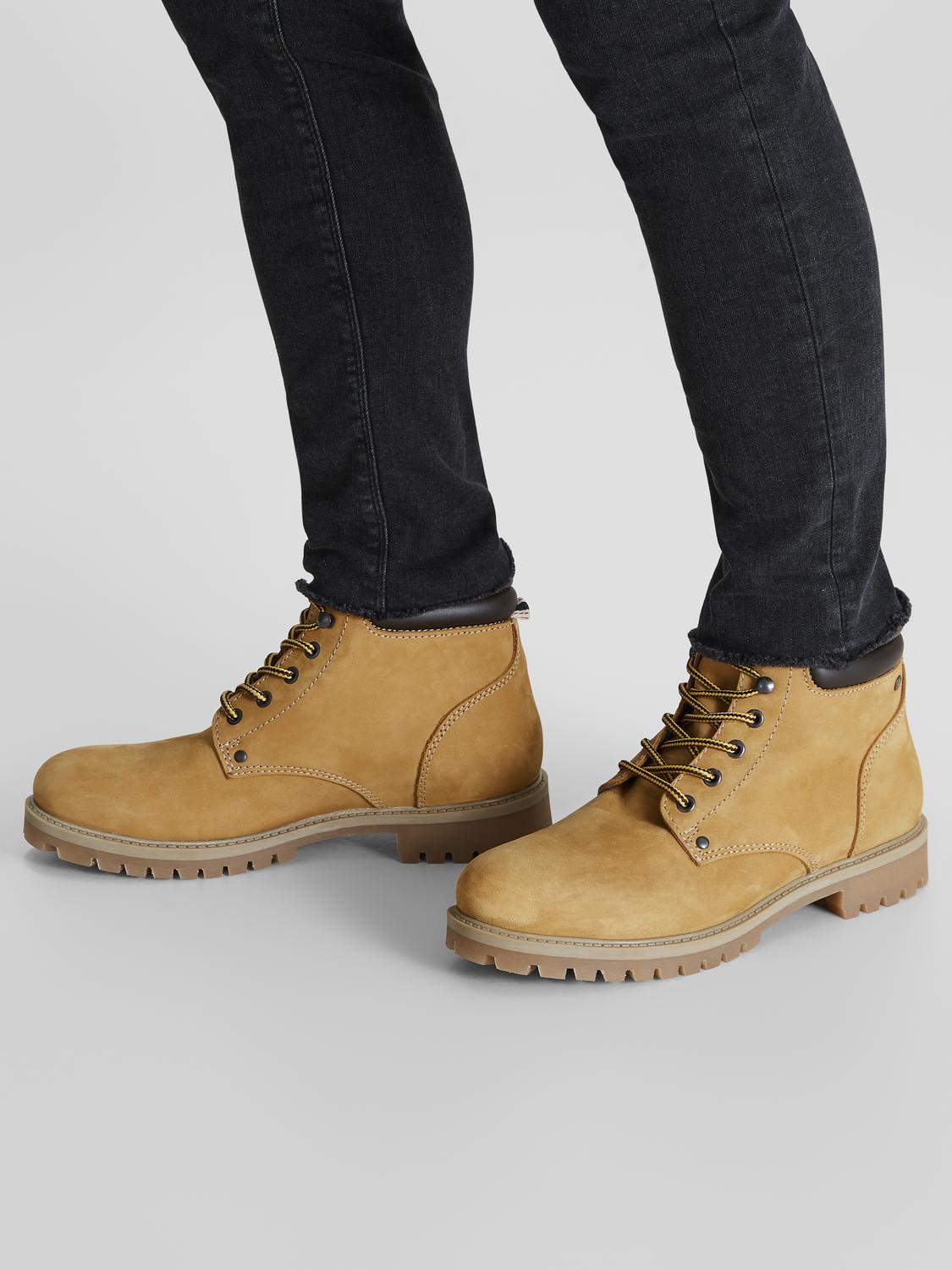 model_shot-front