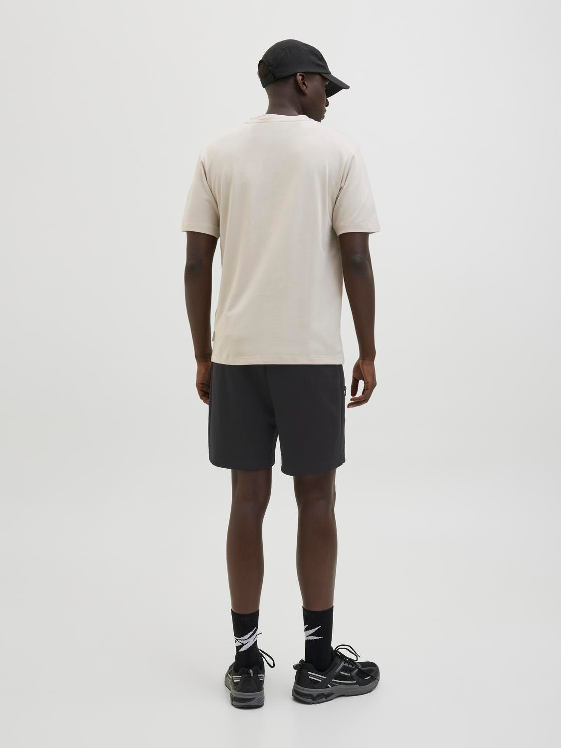 model_shot-back