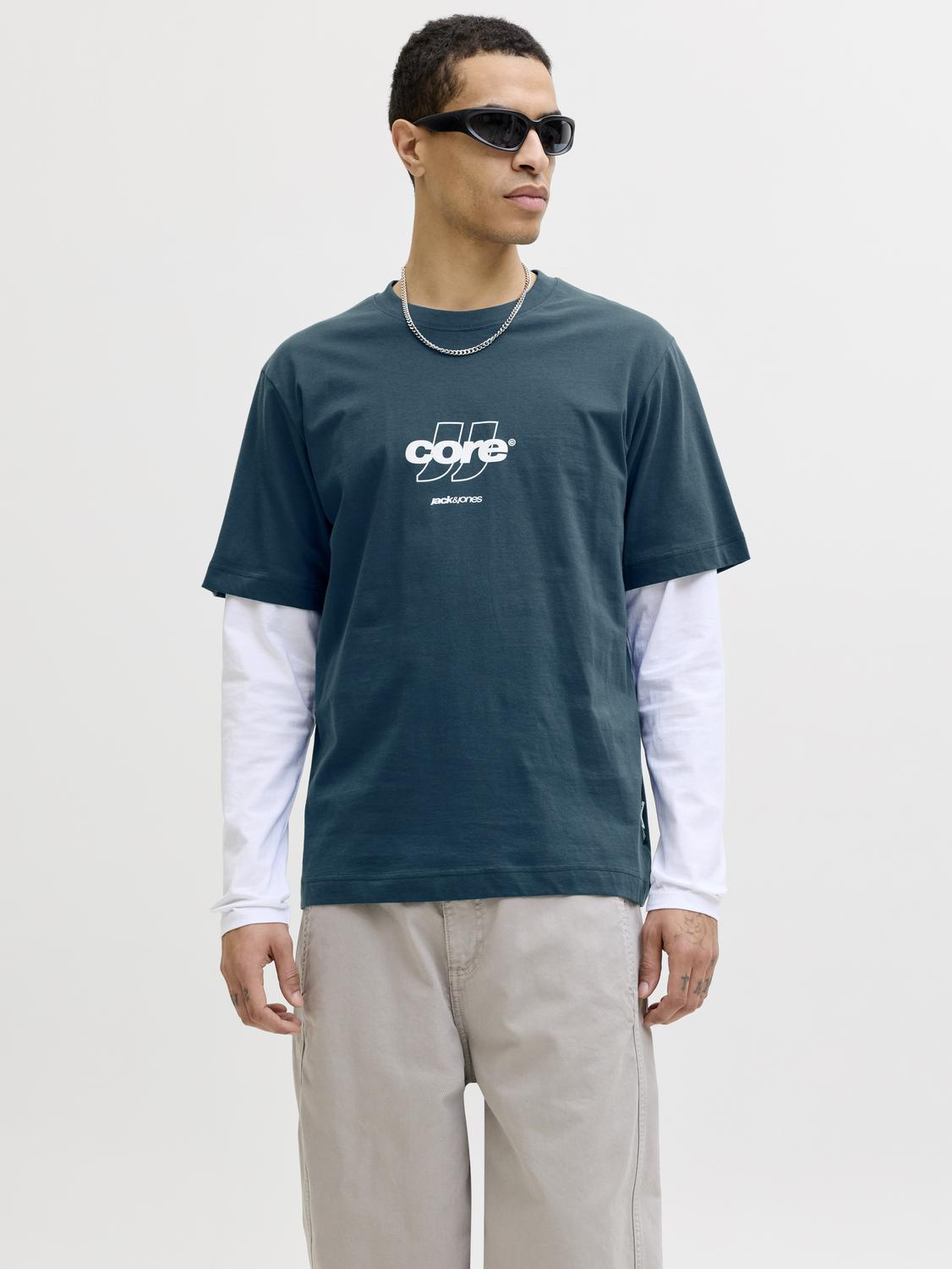 model_shot-front
